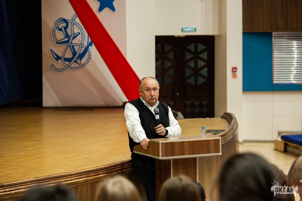 «Разговор на равных»: в Центре прошла итоговая встреча директора Андрея Базилевского с советниками