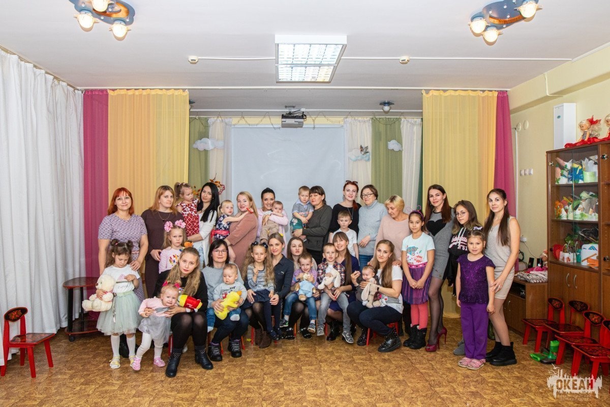 Детский центр поздравляет с Днём матери!