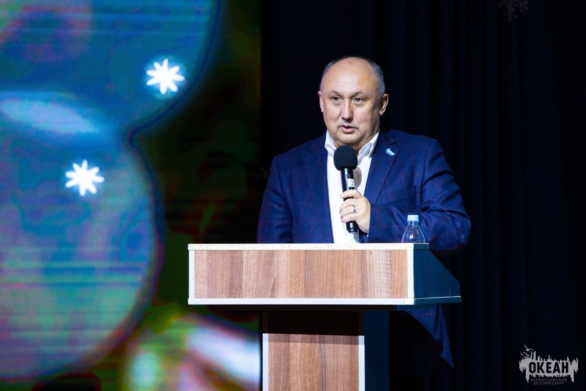 Директор ВДЦ «Океан» Андрей Базилевский поздравляет с наступающим 2020 годом!