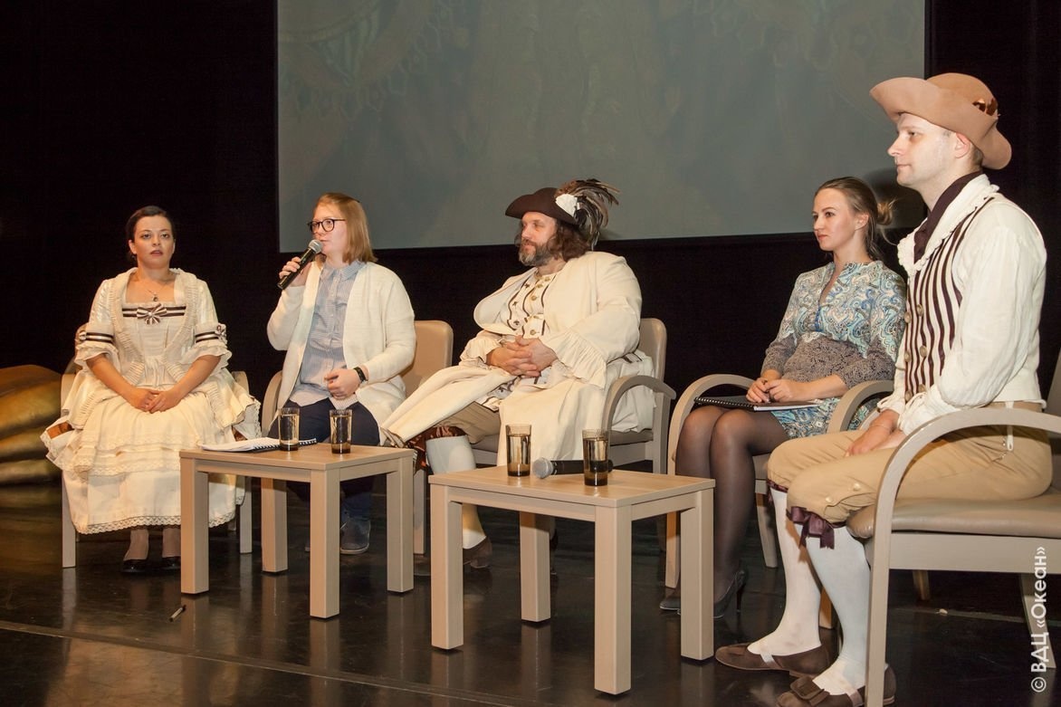 На театральных подмостках