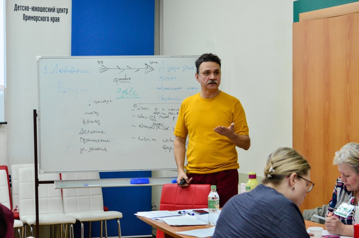 «Сердце отдаю детям»: специалисты «Океана» проводят образовательные программы для педагогов Приморья