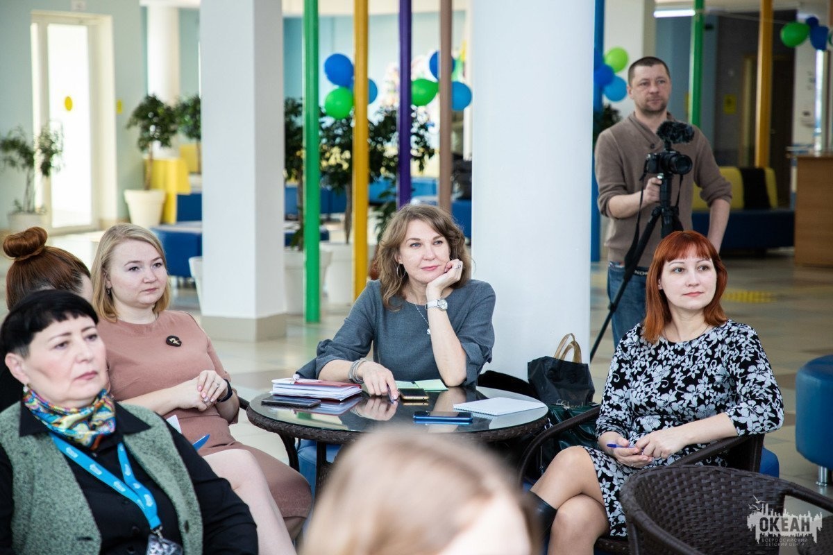 Учителя детского центра разрабатывают образовательные программы