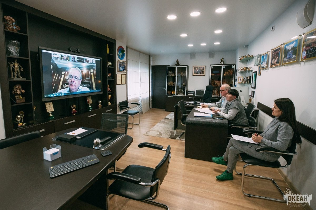 «Для нас важно создать тиражируемую историю»: Zoom-конференция ВДЦ «Океан» с представителями «Мобильное электронное образование»