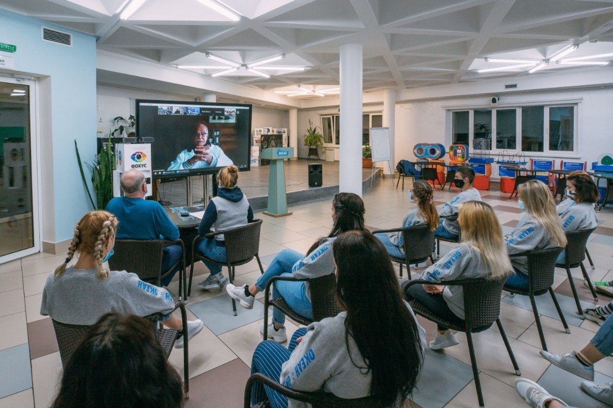 Океанцы побеседовали онлайн с режиссёром Никитой Михалковым