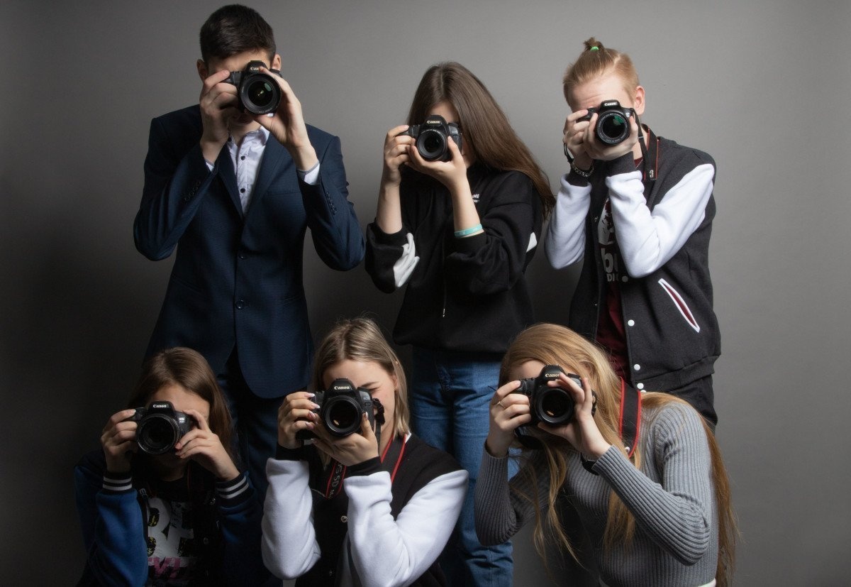 Показать мир сквозь объектив камеры: день фотографа отмечается в России