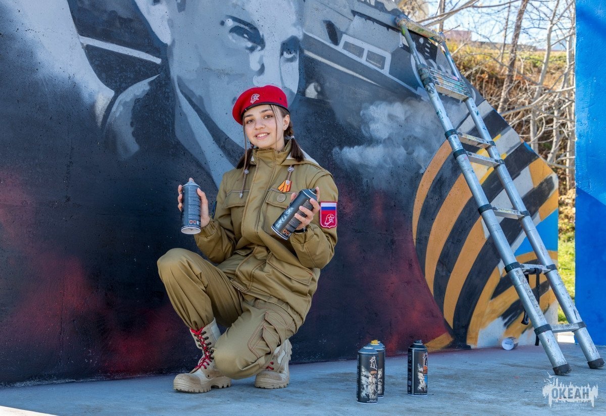 «Граффити Победы»: в «Океане» юнармейцы нарисовали портрет пионера-героя Саши Ковалева