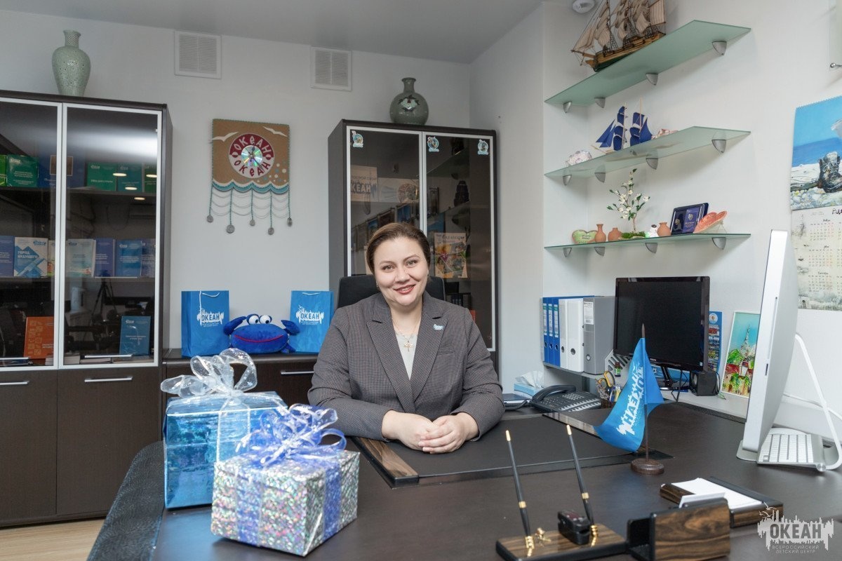 Врио директора ВДЦ «Океан» Наталья Соловей поздравляет с наступающим Новым годом!