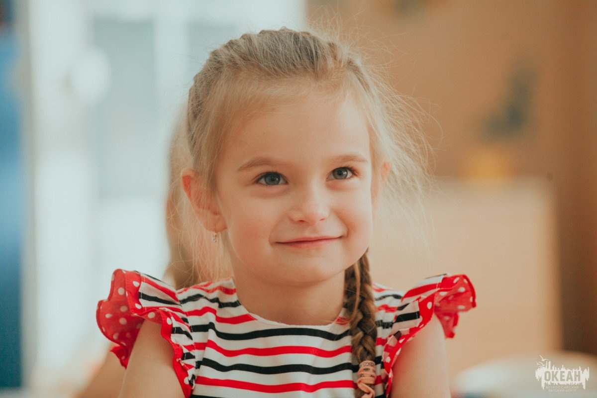 Воспитанники детского сада поздравляют с днём именинника