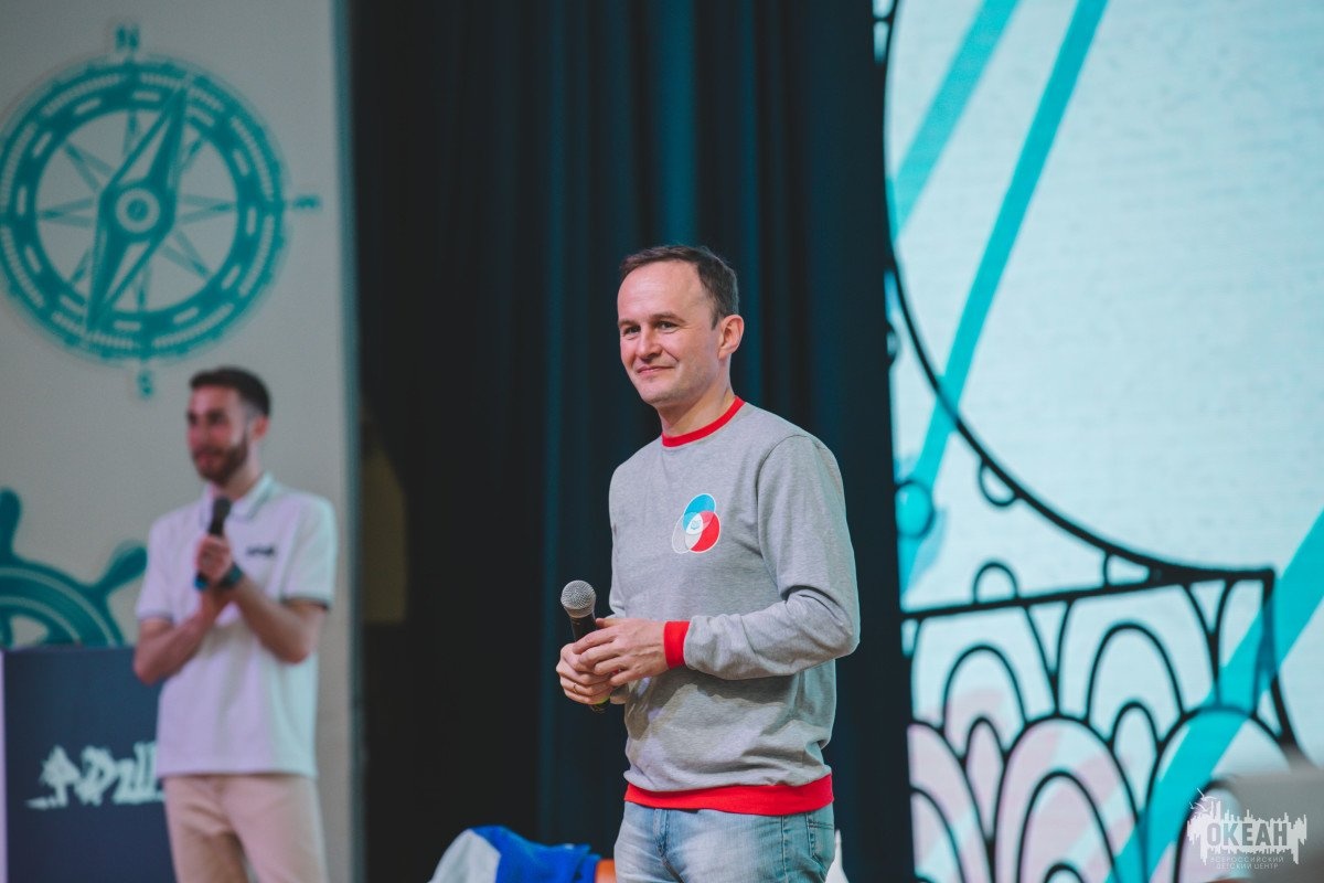 В «Океане» состоялась встреча школьников с космонавтом и руководителем РДШ Сергеем Рязанским