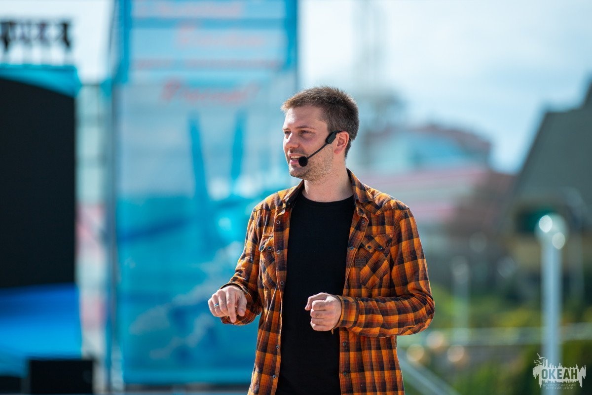 «Мы делаем космос ближе»: океанцы встретились с «вдохновителем» Денисом Ефремовым