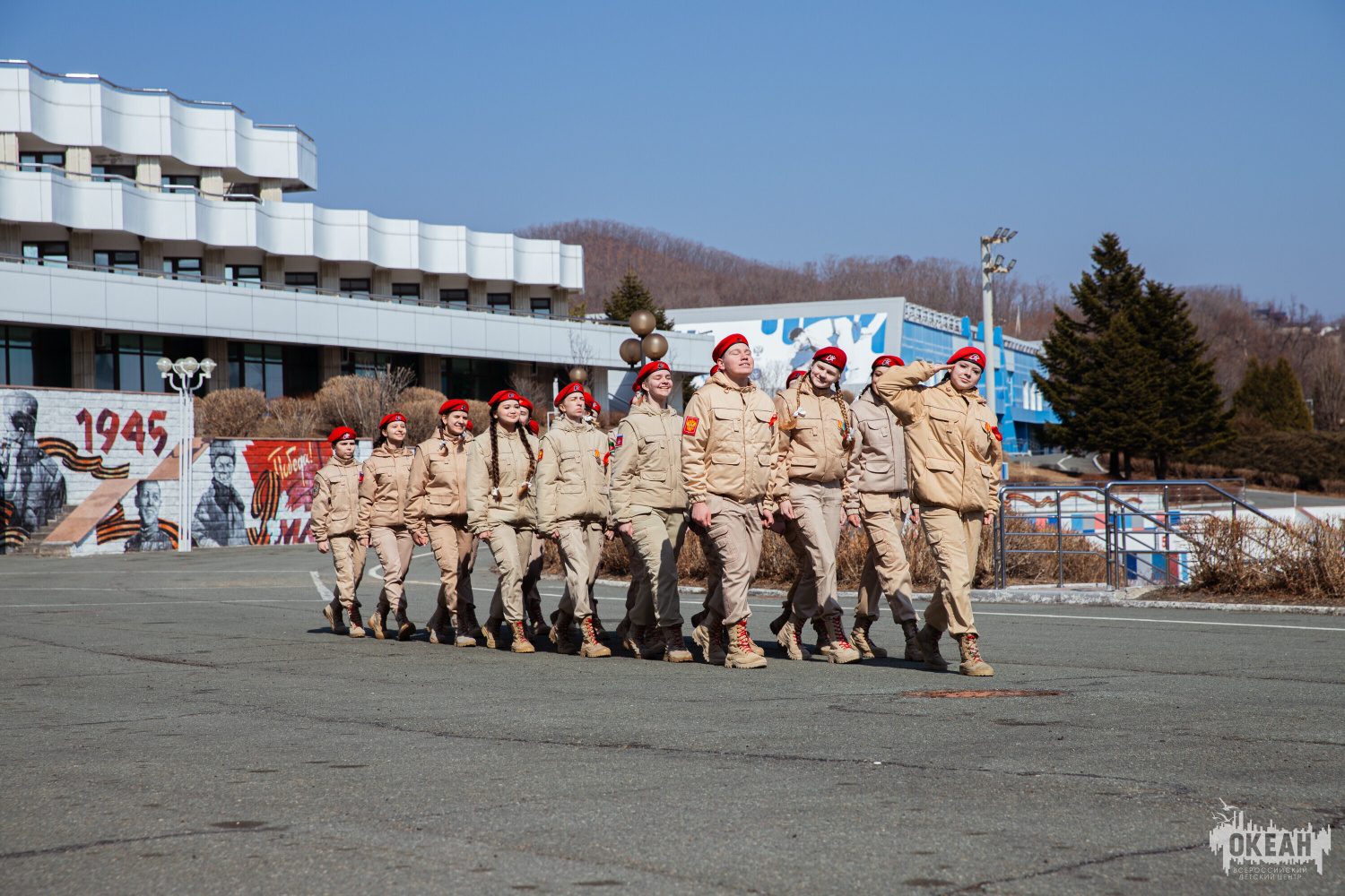 «Лидеры побед»: конкурс строя и песни сплотил юнармейцев детского центра «Океан»
