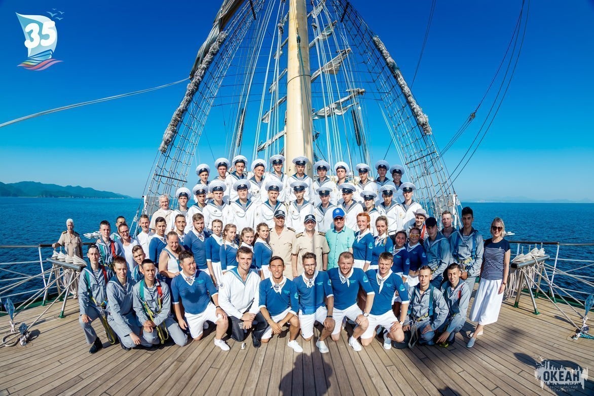 Океанцы в гостях у парусника «Надежда»