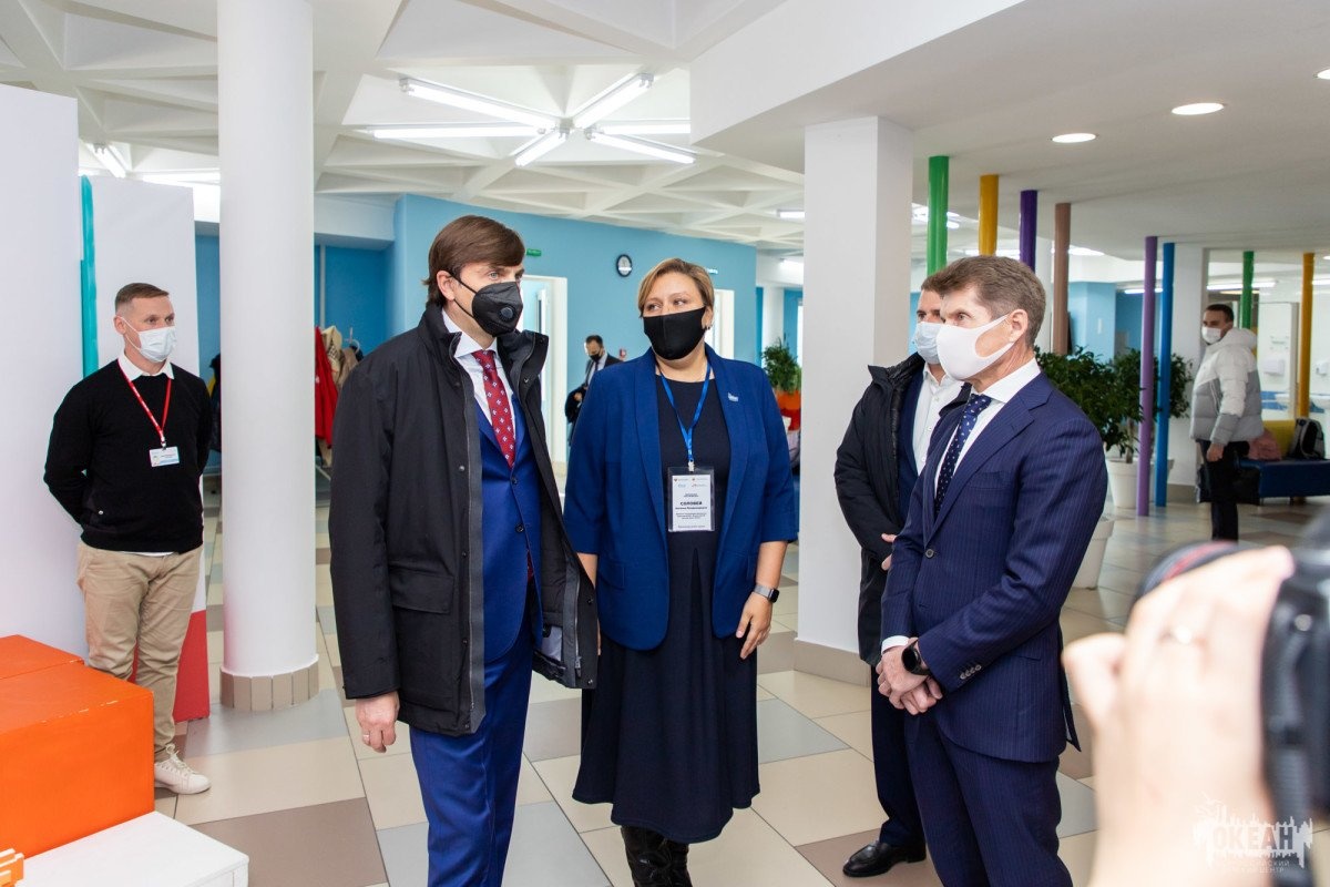 Министр просвещения РФ Сергей Кравцов впервые посетил ВДЦ «Океан»