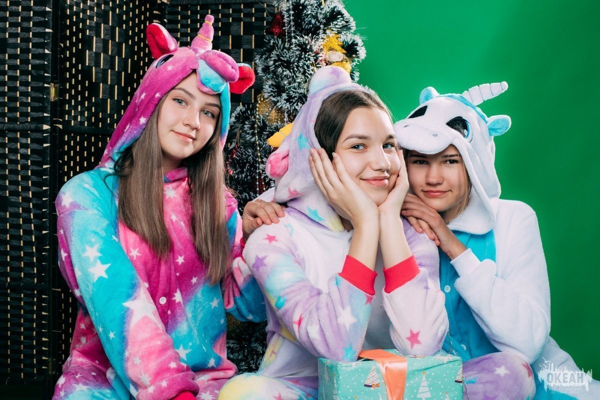 Дети России поздравляют ВДЦ «Океан» с праздником!