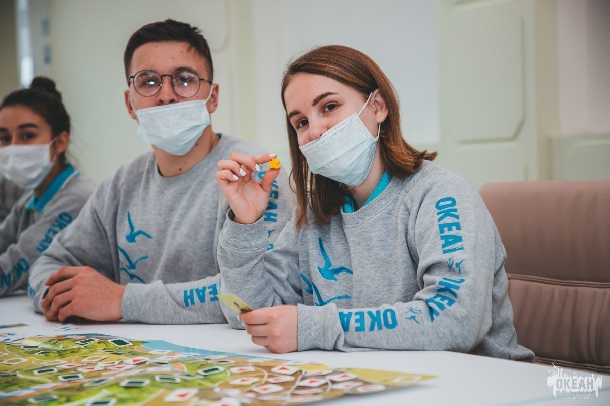 Вожатые детского центра познакомились с настольной игрой «Тропою Арсеньева»