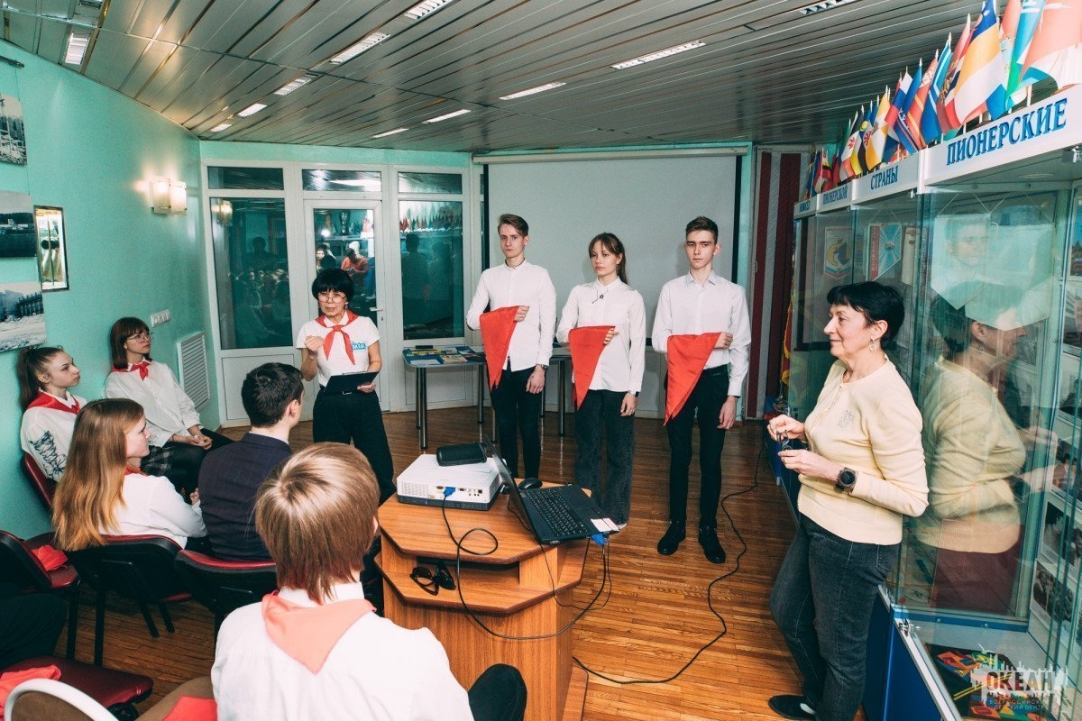 В «Океане» состоялся тематический вечер, посвящённый 100-летию Всесоюзной пионерской организации