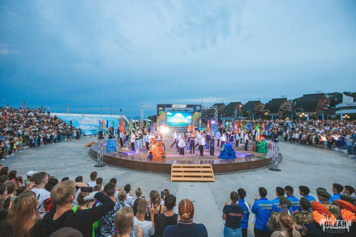 Фоторепортаж: церемония открытия программ девятой смены прошла в ВДЦ «Океан»