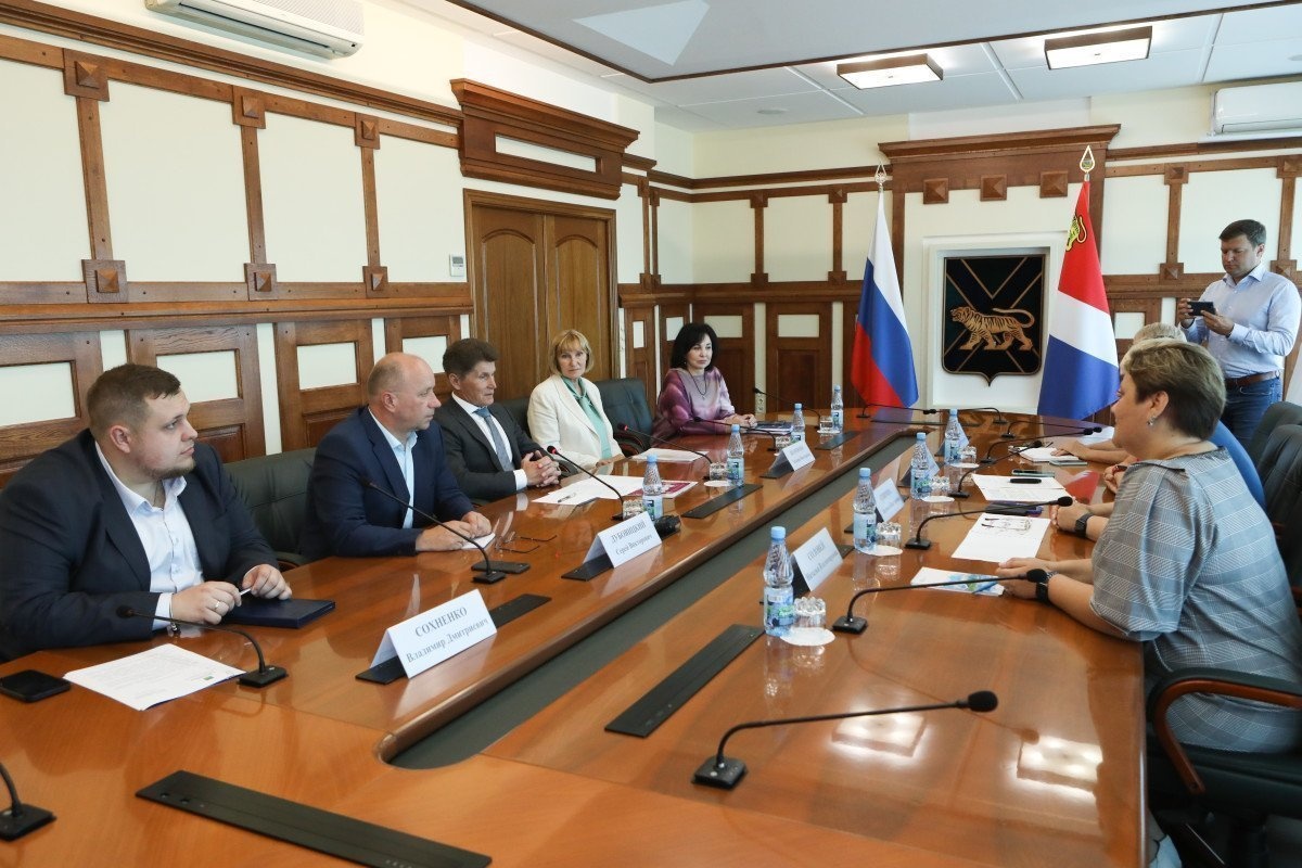 Представители ВДЦ «Океан» и ВДЦ «Орлёнок» стали участниками рабочей встречи с Губернатором Приморья по вопросу запуска программы «Орлята России» в регионе