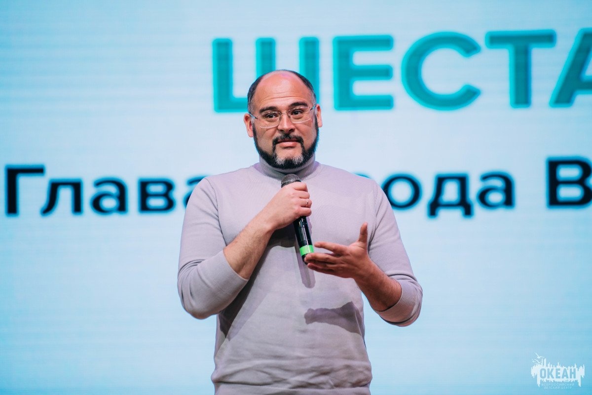 Проект «Классные встречи»: океанцы встретились с мэром Владивостока Константином Шестаковым