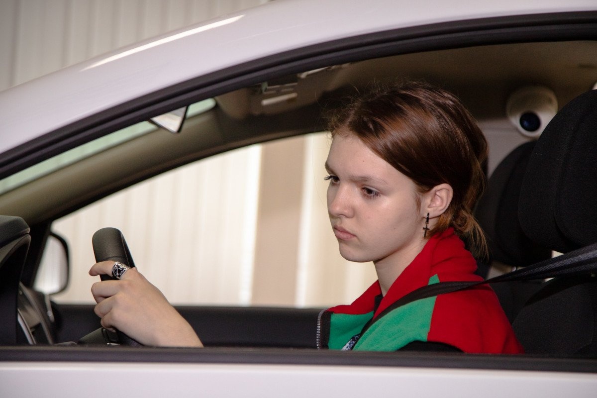 Юные водители приняли участие в конкурсах «Устройство велосипеда» и «Управление легковым автомобилем на тренажёре»
