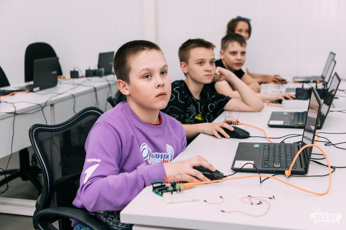 «Орлята учатся творить»: занятия в мастерских и студиях проходят для школьников в «Океане»