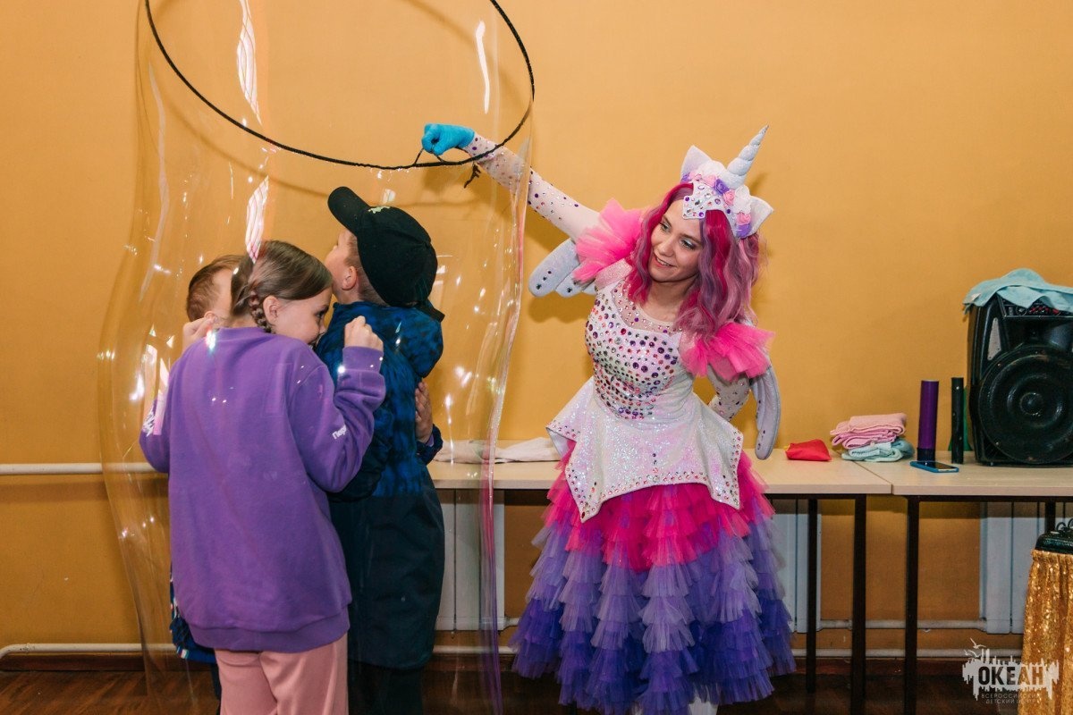 Участники программы «Содружество Орлят России» запустили в небо воздушных змеев и научились новому на «Ярмарке талантов»