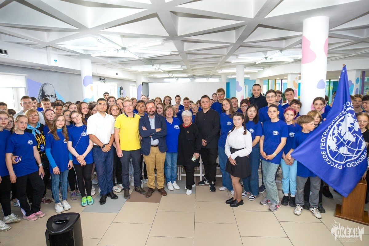 Географы программы «Мир открытий» встретились с журналистом и режиссёром Сергеем Брилёвым