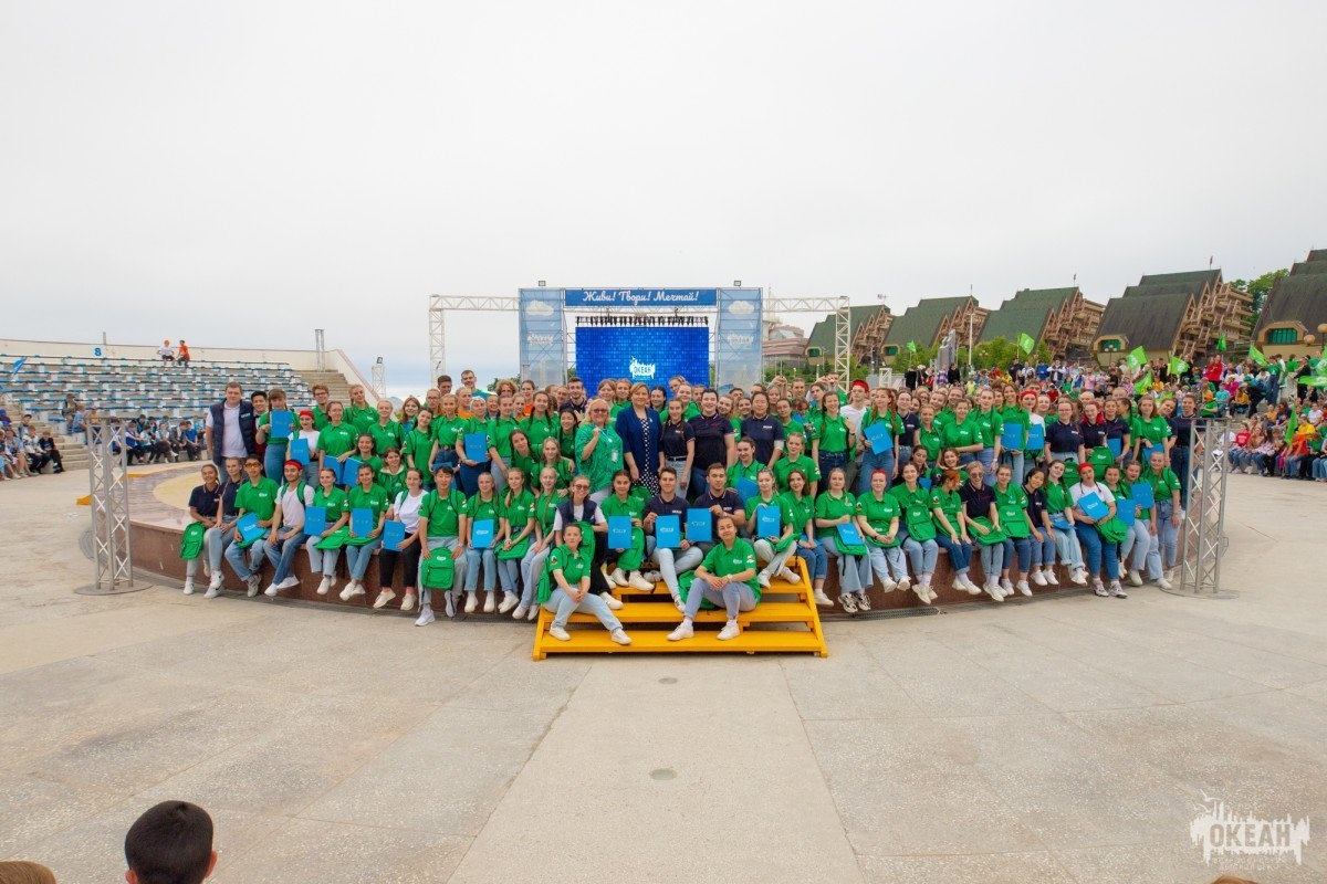 Во Всероссийском детском центре «Океан» прошла торжественная церемония посвящения в ряды вожатского отряда «Исток»