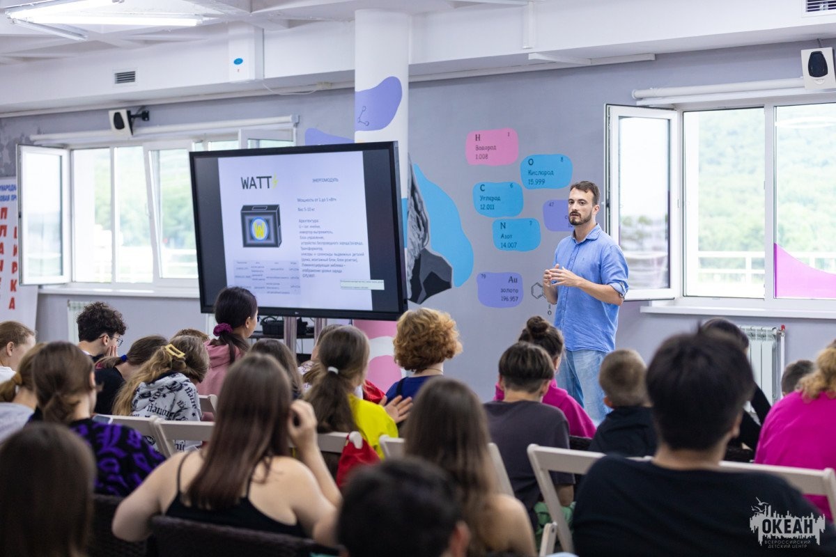 Океанцы встретились со спикером проекта «Вдохновители» Юрием Власовым