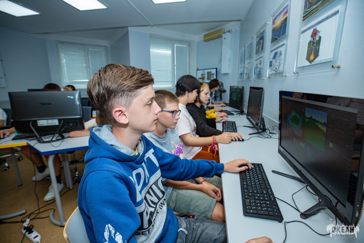 Педагоги Амурского государственного университета проводят профильный курс для юнг «Океанской Эскадры»