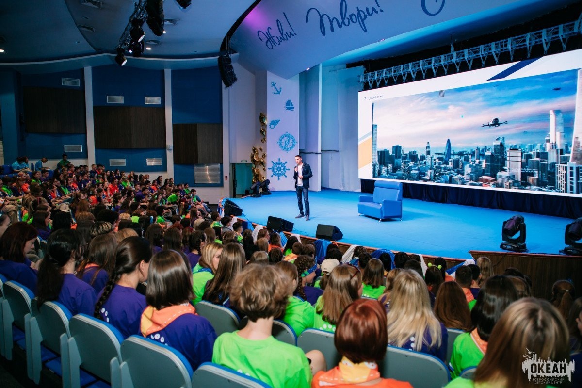 Океанцы встретились с телеведущим Сергеем Малозёмовым