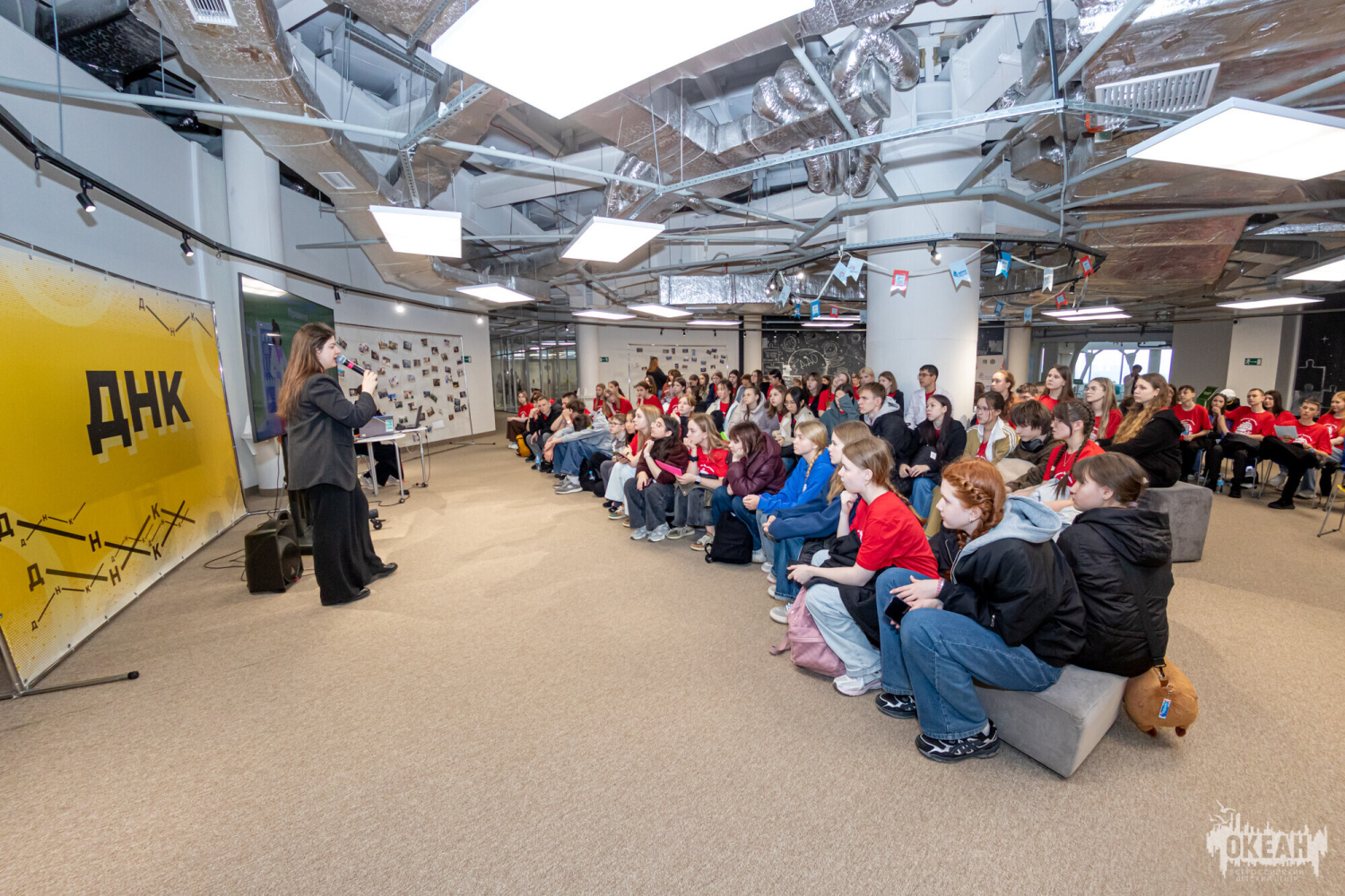 Участники программы «#ЛюдиВбелом» посетили аккредитационно-симуляционный центр ДВФУ в рамках тематического выезда