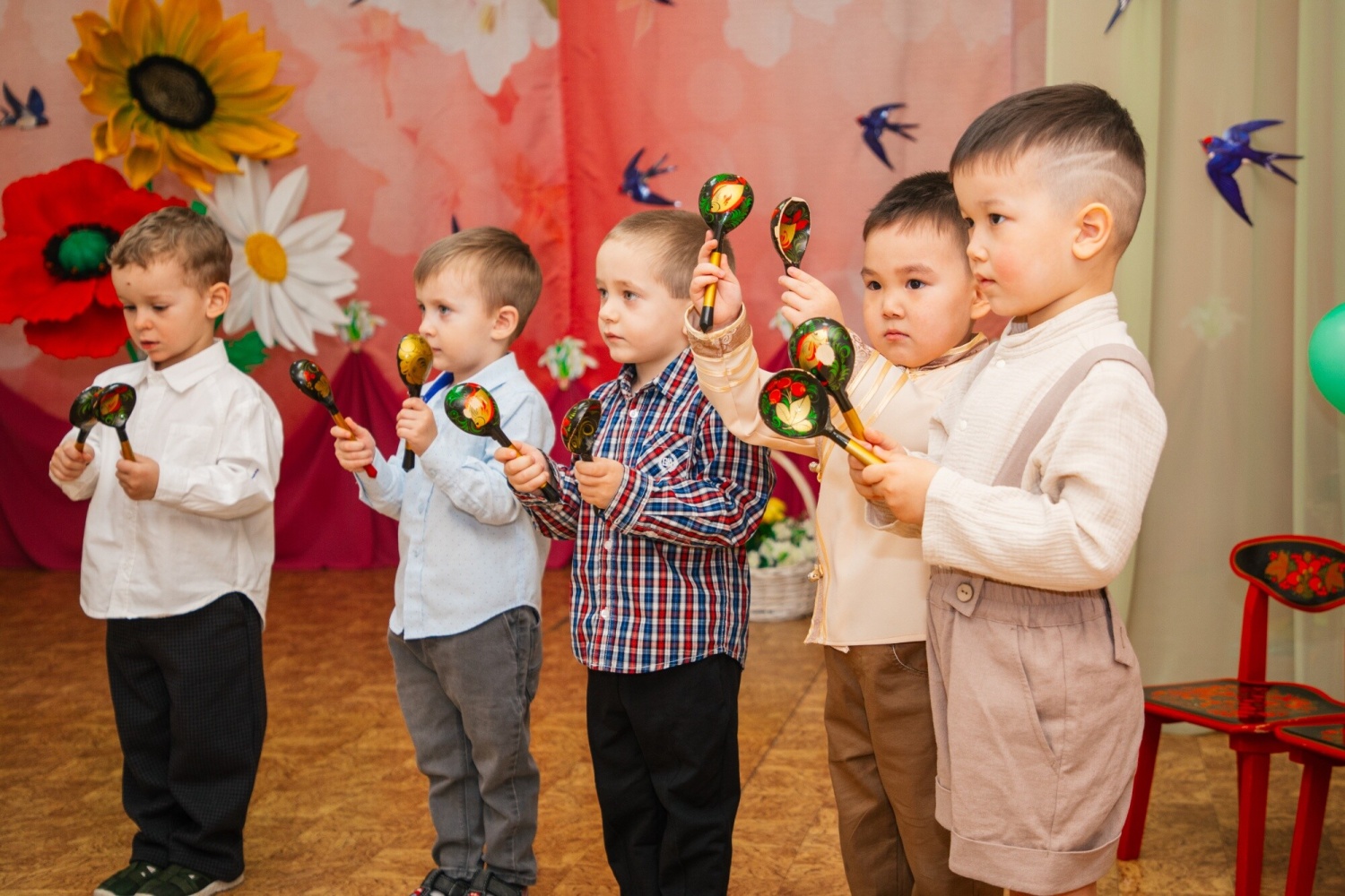 Воспитанники федеральных детских центров в Международный женский день вспомнят историю праздника