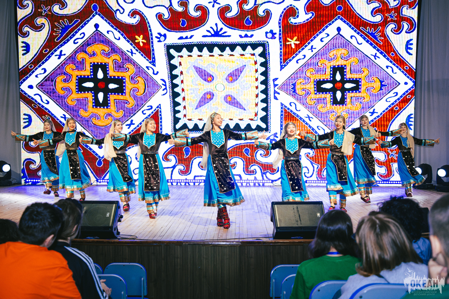 День воссоединения Крыма с Россией отметили воспитанники федеральных детских центров