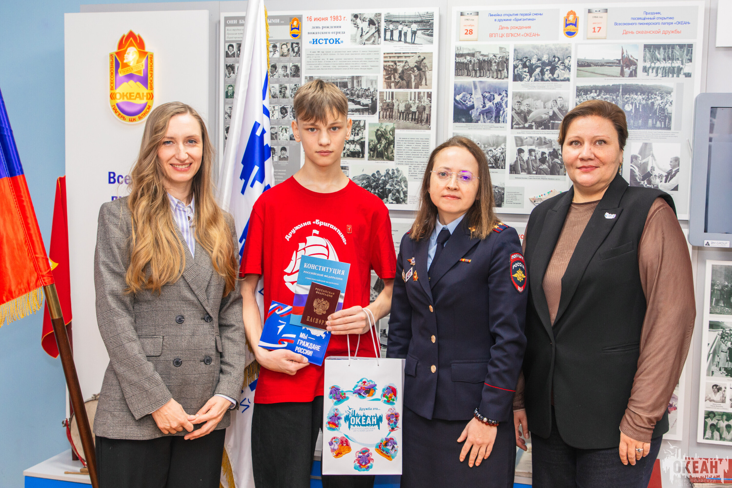 «Мы – граждане России!»: в ВДЦ «Океан» торжественно вручили паспорт имениннику II смены
