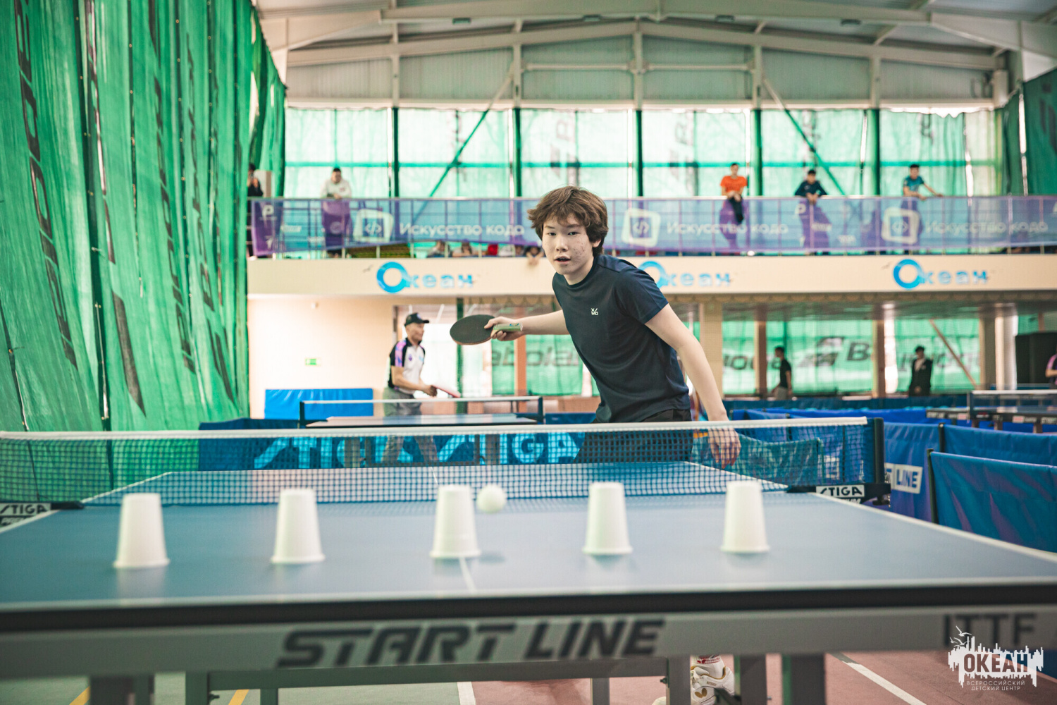 «Секрет теннисной ракетки»: как участники программы «Вокруг мяча» осваивают настольный теннис