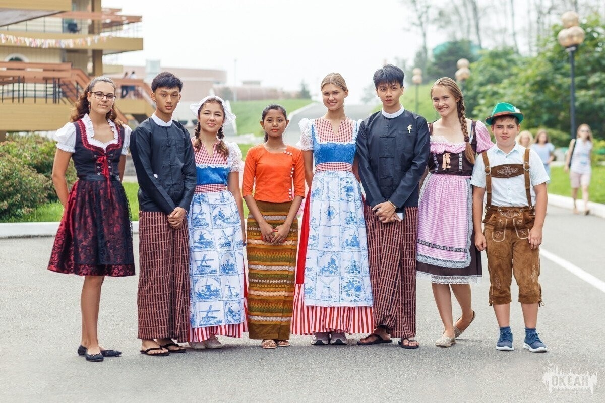 «Океан» поздравляет с Международным днём родного языка!