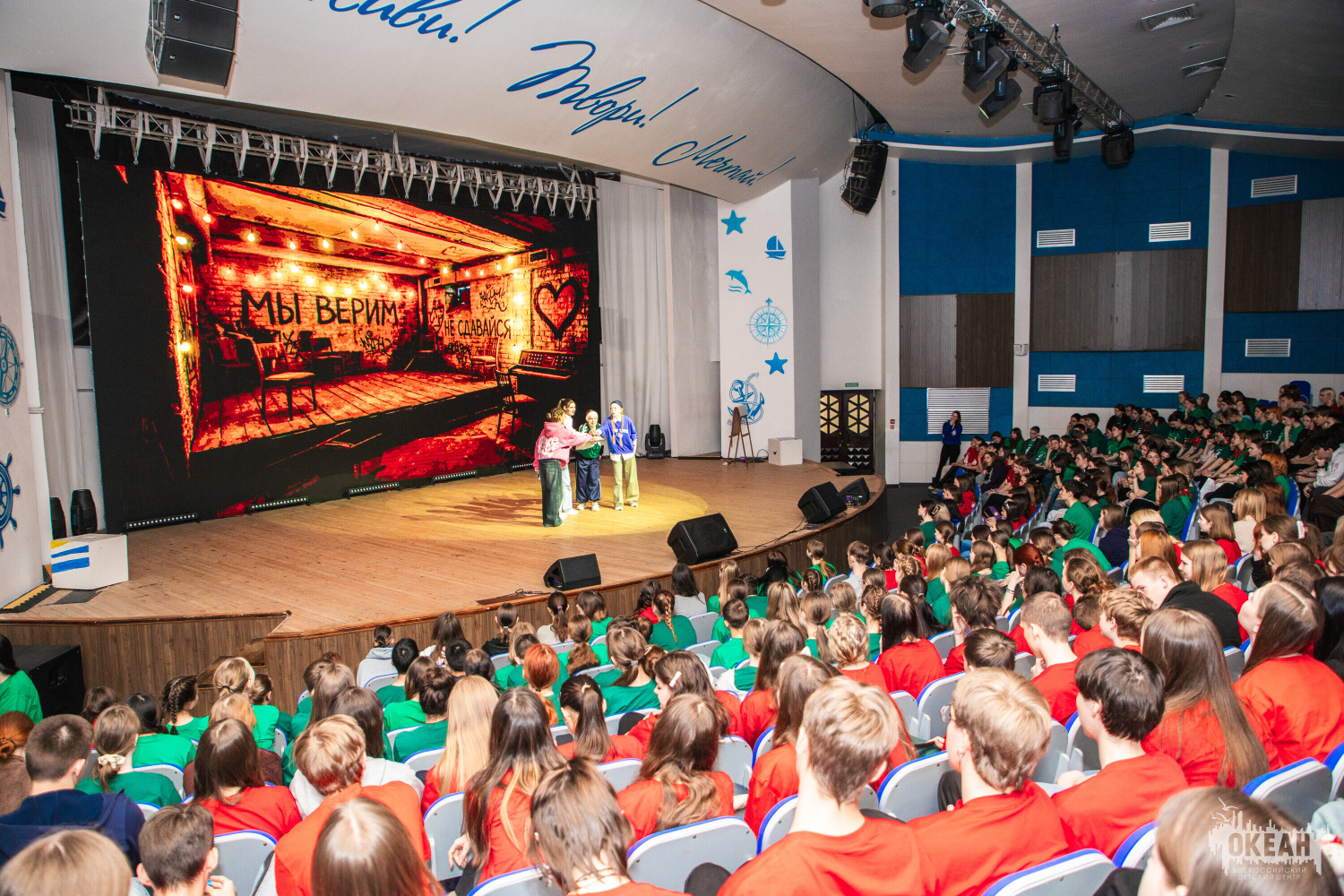 «Юные таланты России»: участники IV смены представили театральную постановку о пути творца и вере в себя