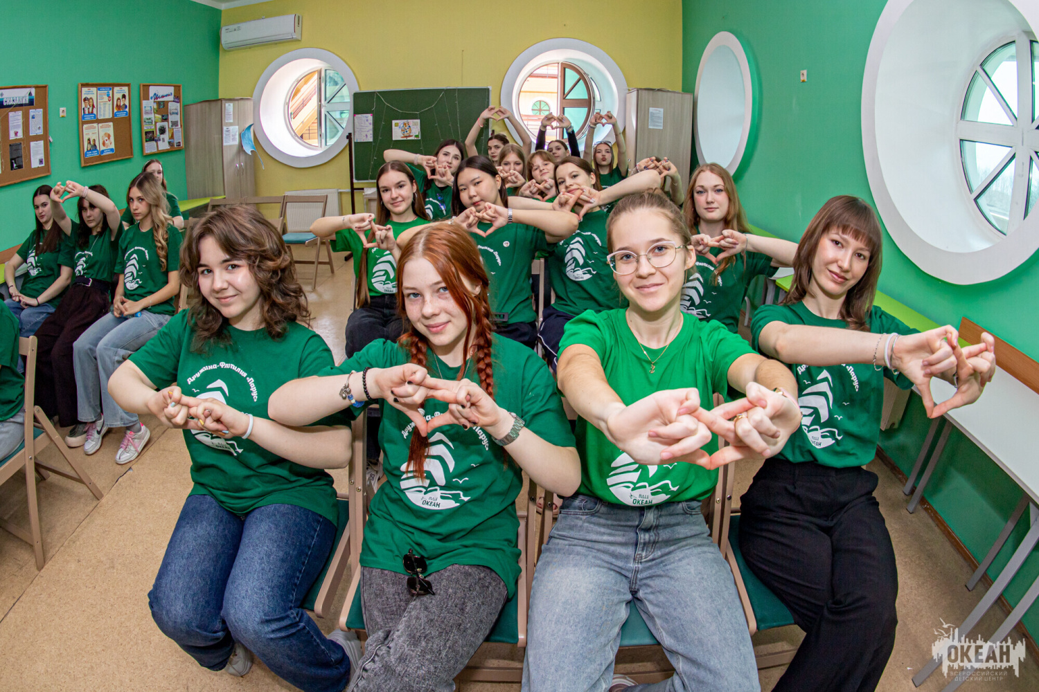 Участники IV смены ВДЦ «Океан» изучили правила финансовой безопасности на тематическом уроке «Тёмная сторона ИИ»