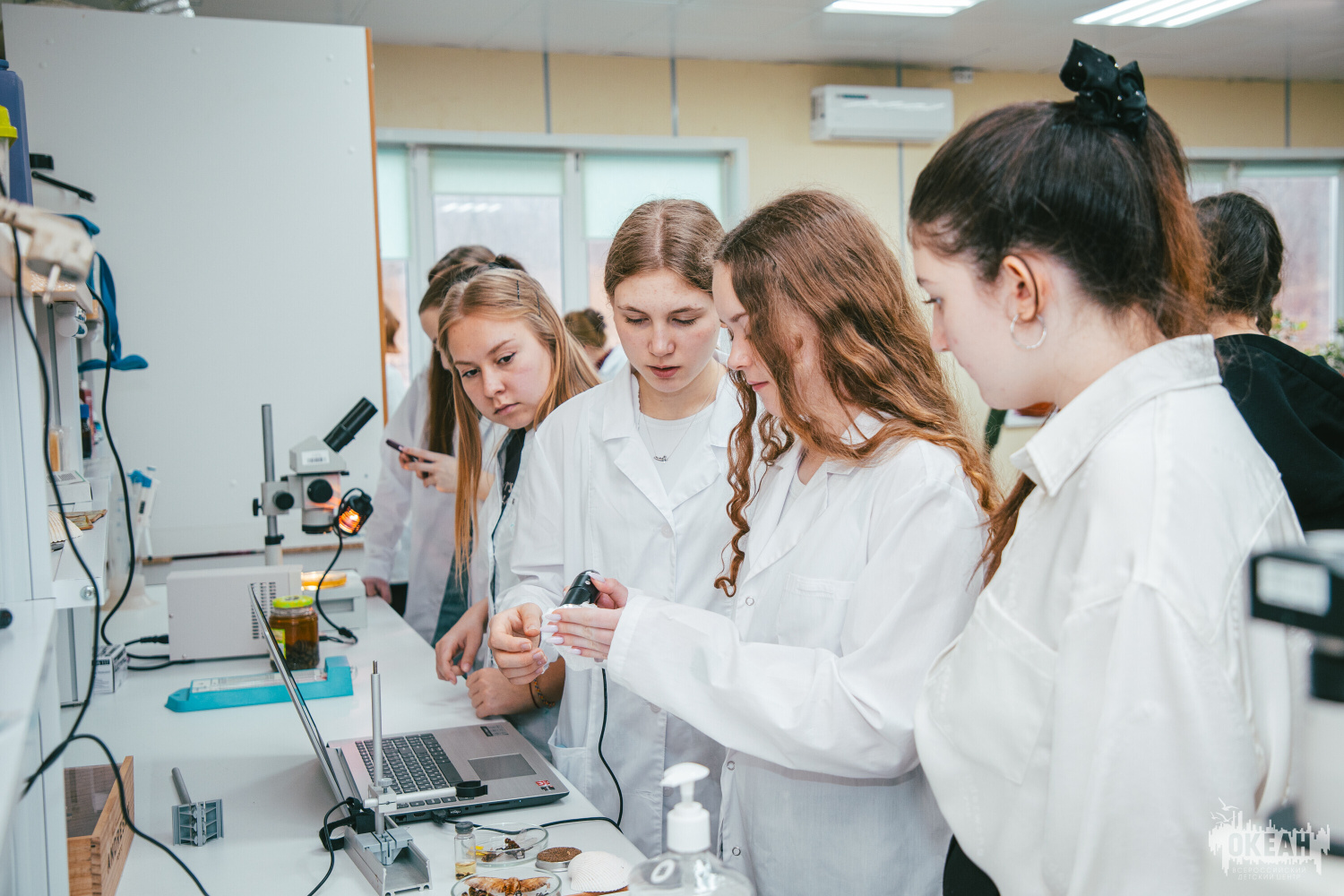 Океанцы с программы «#ЛюдиВбелом» продолжают осваивать образовательный курс «Здоровье и красота»