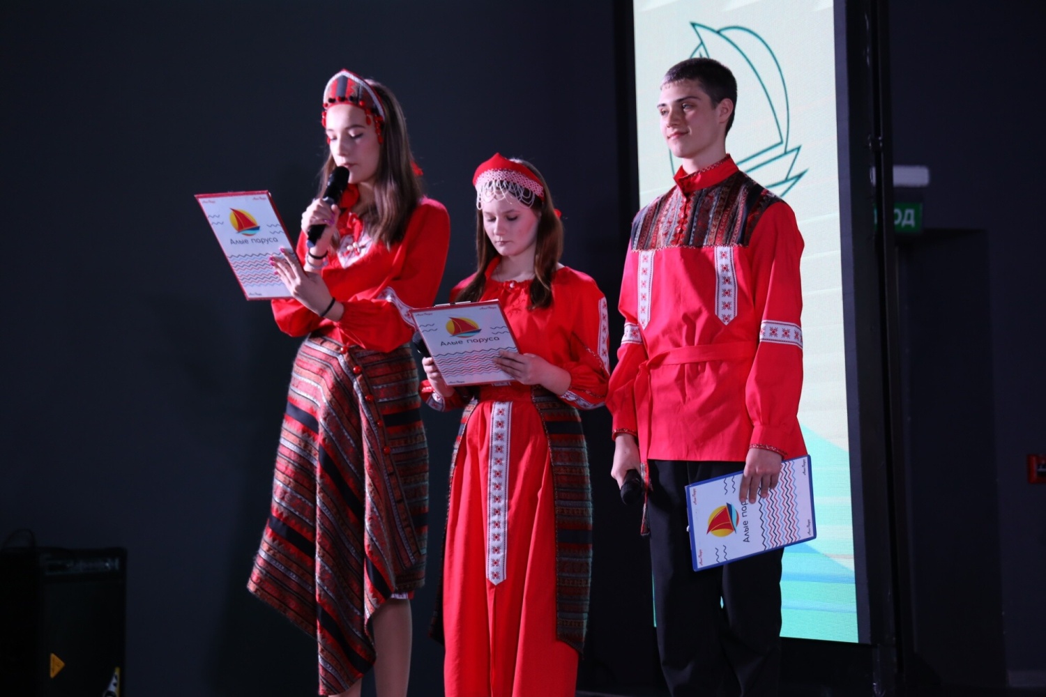 В Международный день родного языка воспитанники федеральных детских центров поговорят о единстве народов России