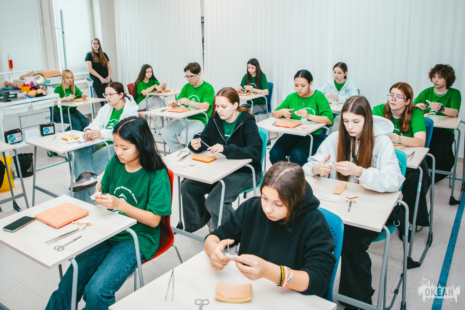 Океанцы погрузились в науку: тематический выезд в ДВФУ и День открытых дверей