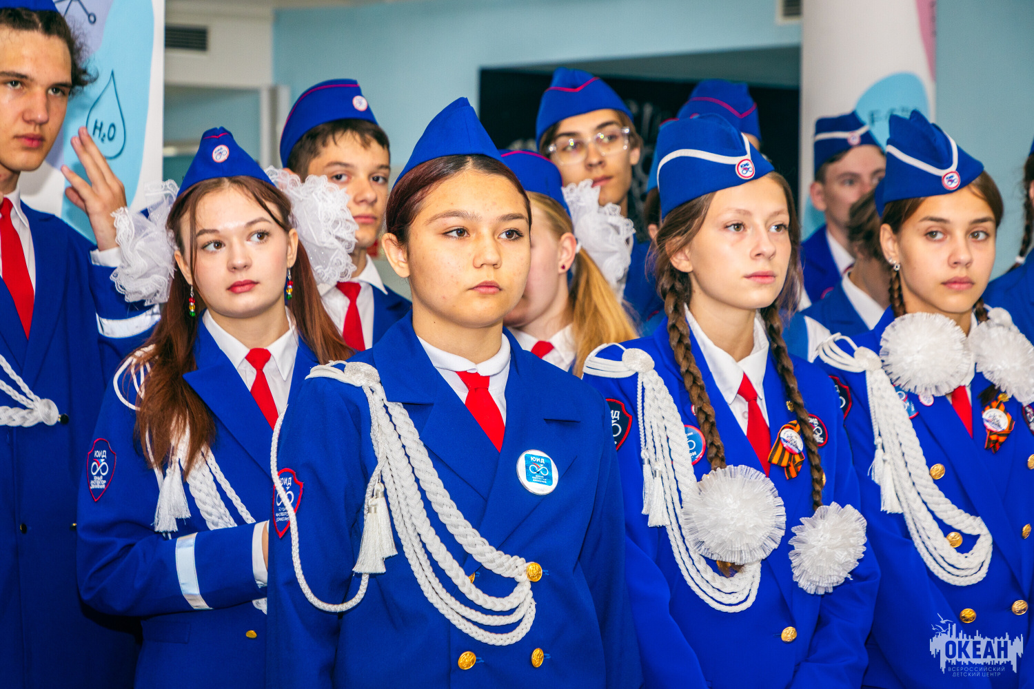 Юные инспекторы движения: в «Океане» прошёл конкурс «Безопасное движение – безопасный мир!»