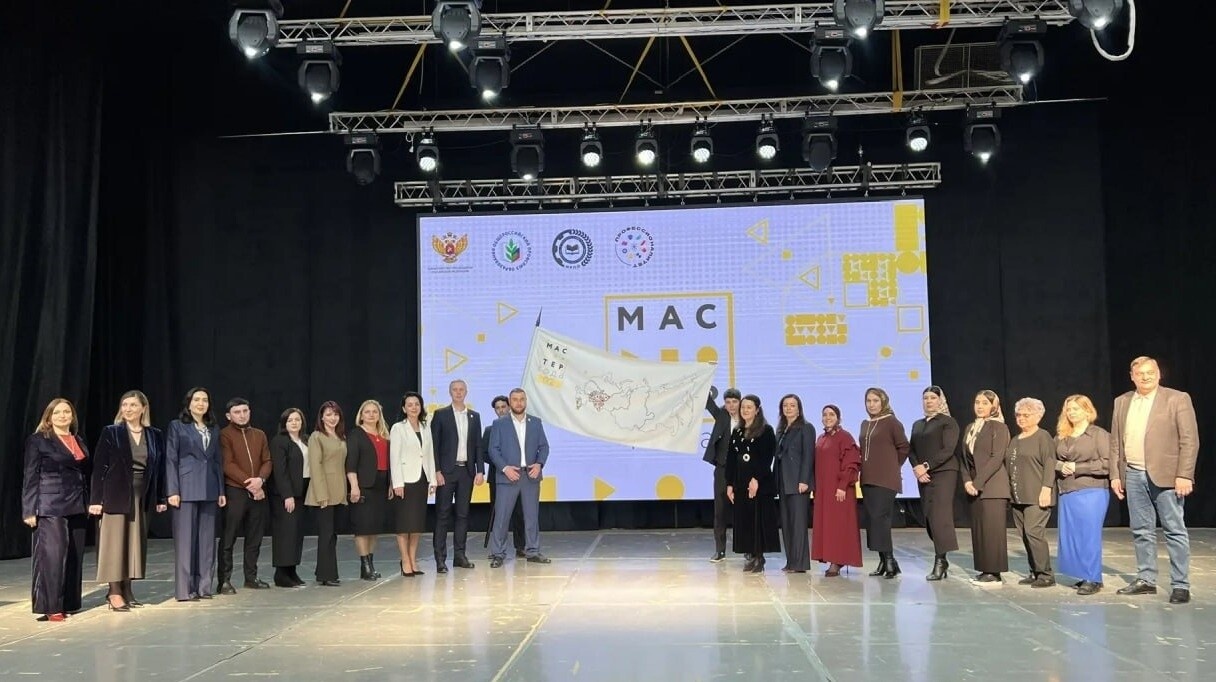 Северо-Кавказский федеральный округ принял эстафету флага конкурса «Мастер года – 2026»