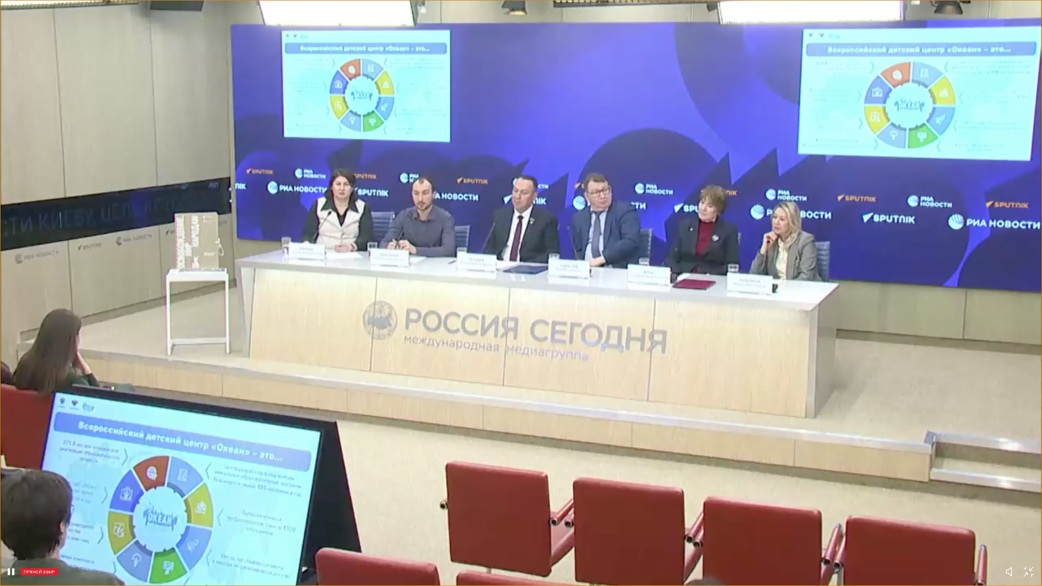 Учитель школы ВДЦ «Океан» Александр Полторак выступил на пресс-конференции, посвящённой лучшим практикам работы с экспозицией «Освобождение. Мир народам»