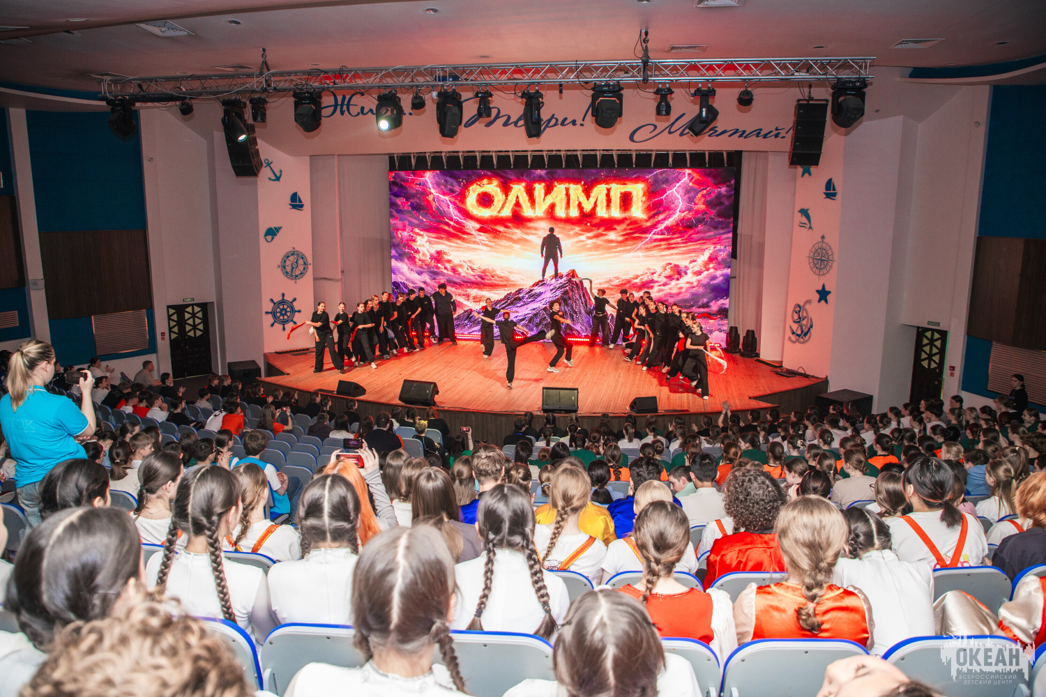 «Все мы дети одной страны»: для дружин «Парус» и «Тигрёнок» прошло совместное итоговое шоу