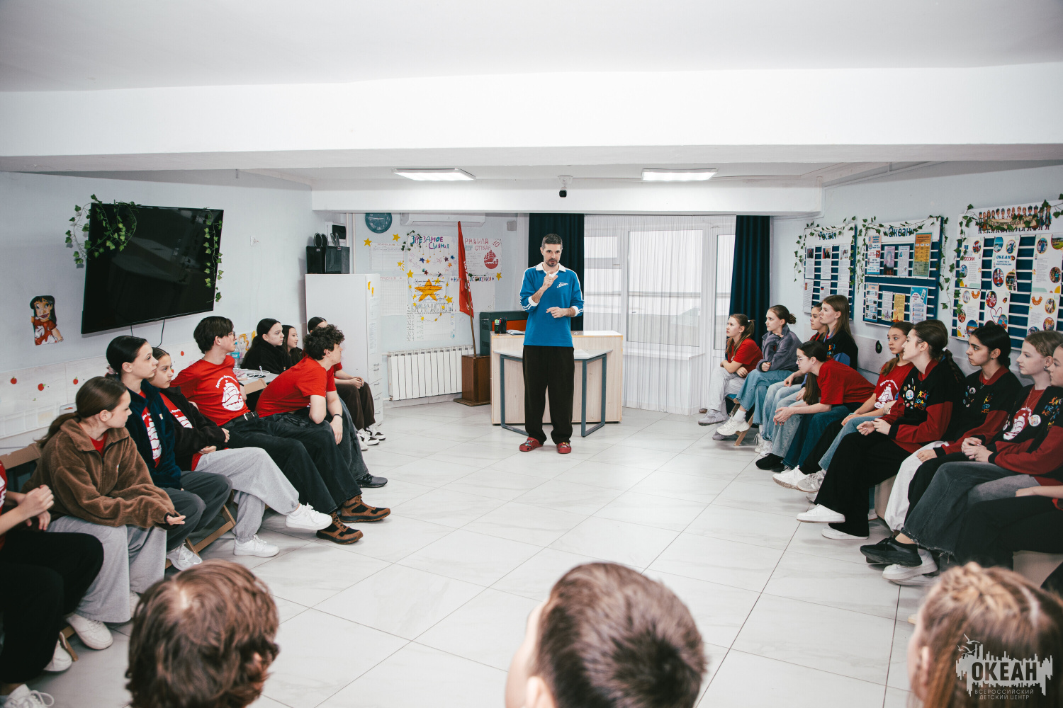 «Океанские подмостки»: артисты Приморского краевого драматического театра молодёжи провели для океанцев мастер-класс по сценической речи