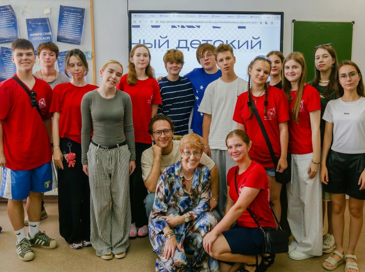 #пишут_дети | Микрофон, тайминг и беседы: юнкоры «Медиасаммита» пробуют себя в роли подкастеров