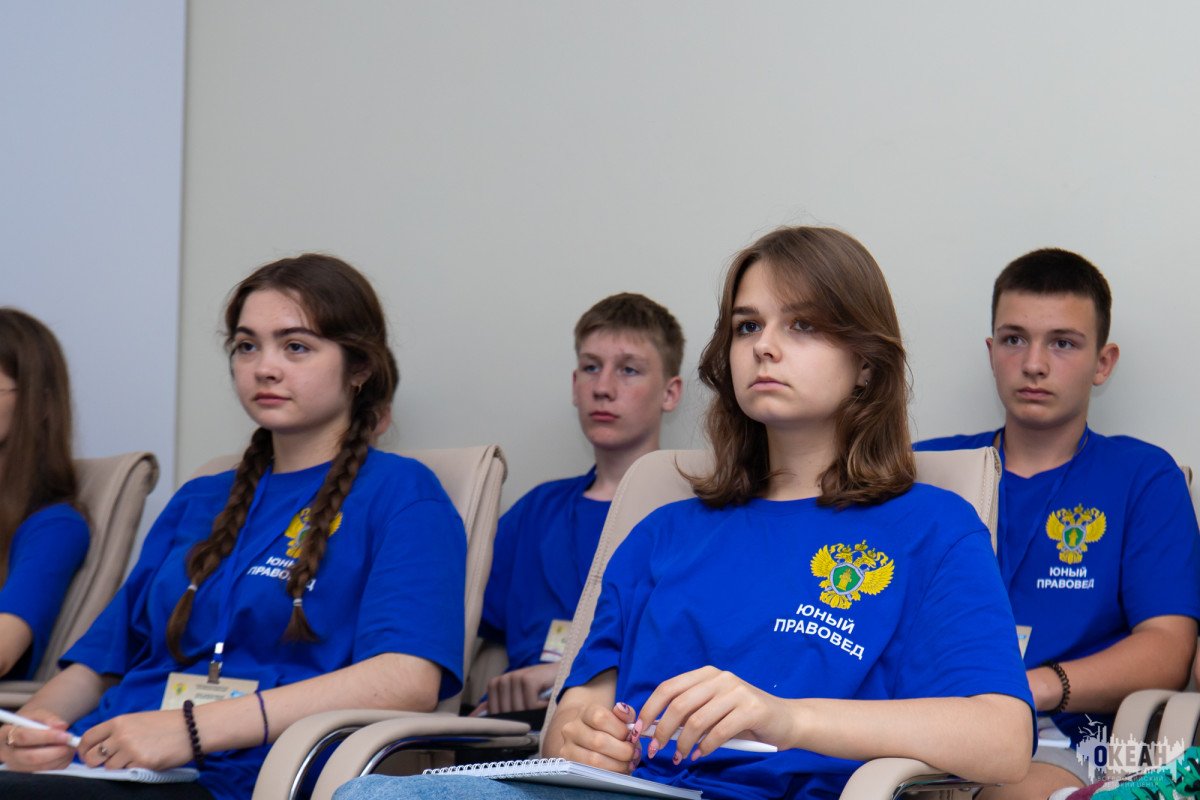 Всероссийский детский центр «Океан» поздравляет с Днём юриста!