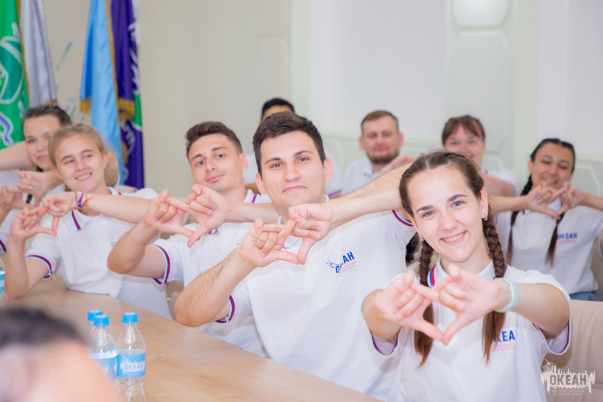 Сотрудник ВДЦ «Океан» Роман Никитин признан лучшим вожатым федеральных детских центров России